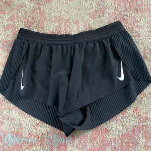 Nike women’s aeroswift running shorts size large
